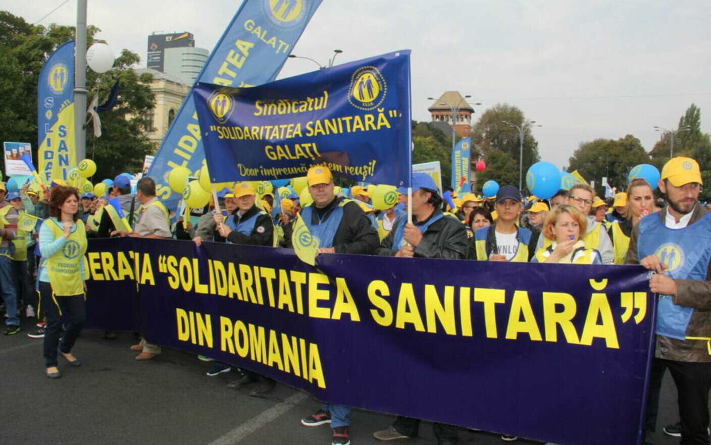 Angajaţi din sănătate, protest în faţa Guvernului