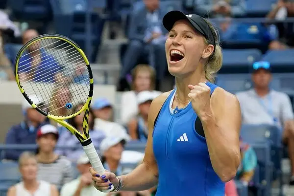 Swiatek, Kerber şi Wozniacki s-au calificat în optimi
