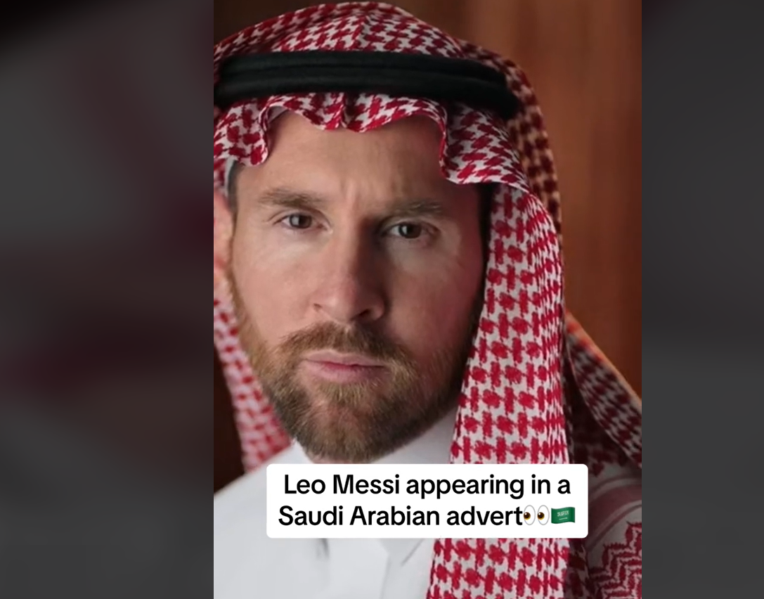Messi poartă veșminte arabe