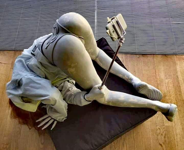 Despre trompete ieftine și steaguri care nu cîștigă războaie