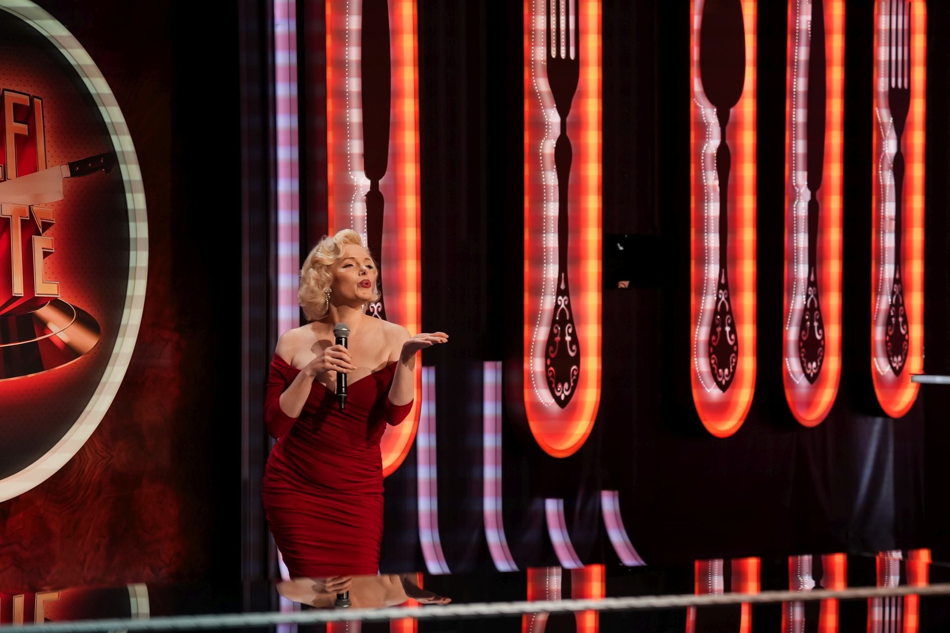 Sosia lui Marilyn Monroe vine la Chefi la cuțite