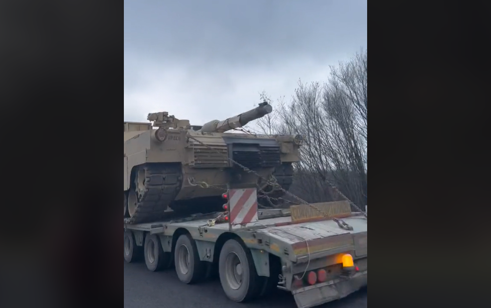 Tancuri pe șoselele României: „Ne pregătim de război?“ (video)