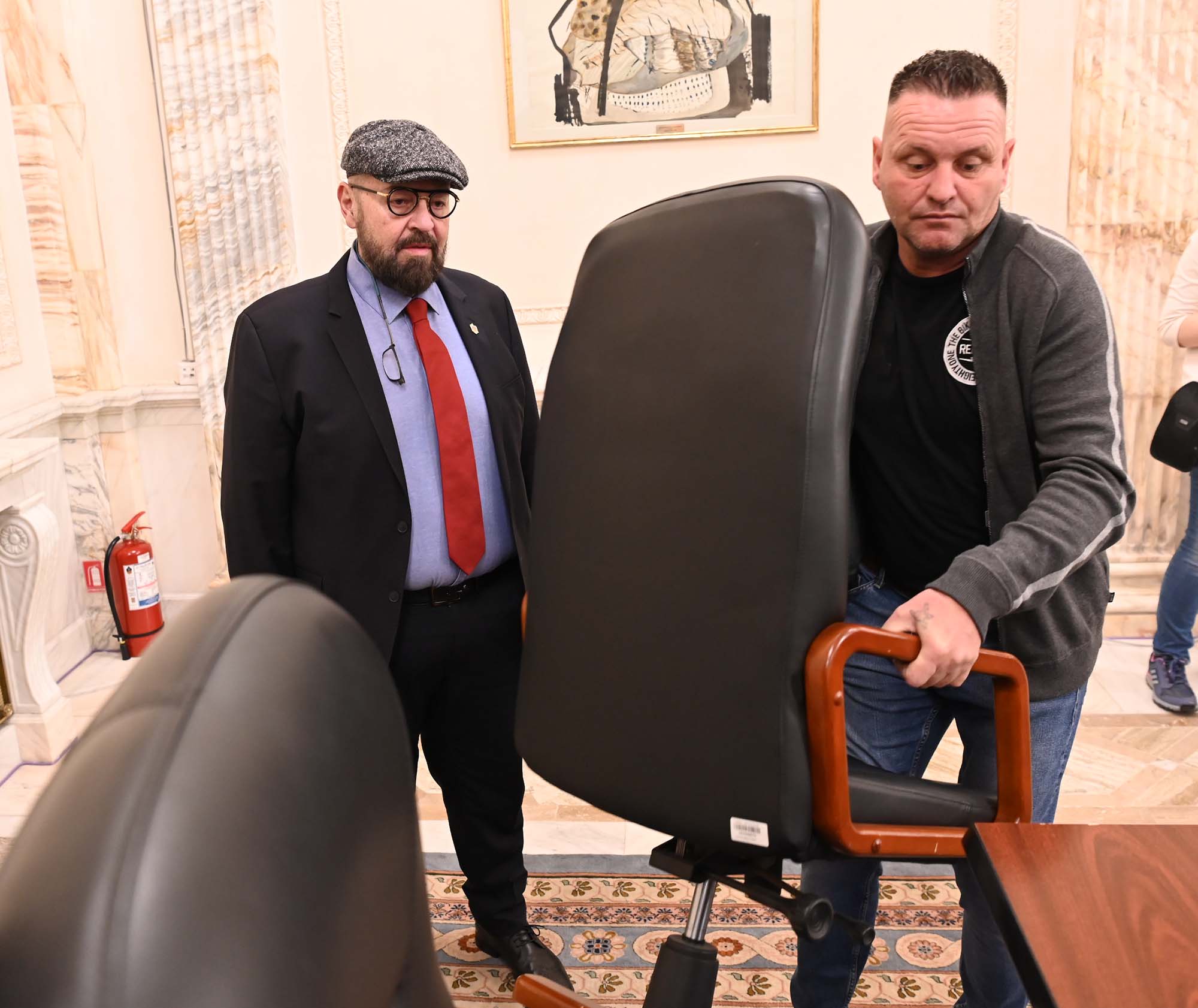 USR. Primăria, ”ca o agenție de ocupare a forței de muncă pentru pilele lui Piedone”