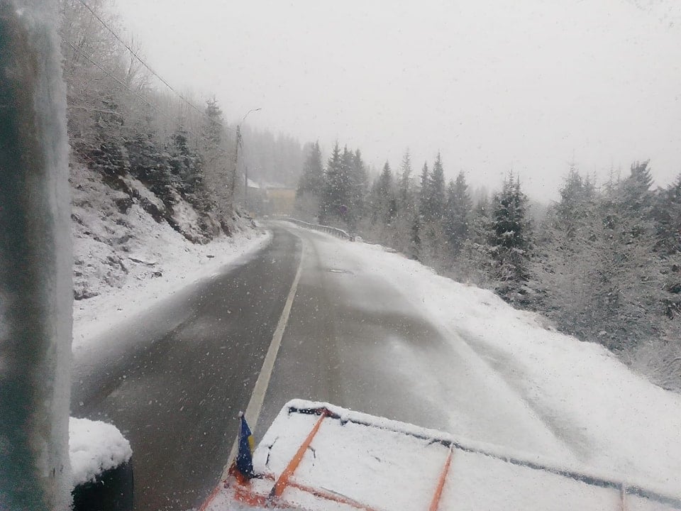 Circulație în condiții de iarnă. Utilajele CNAIR sunt mobilizate pe toate drumurile naționale