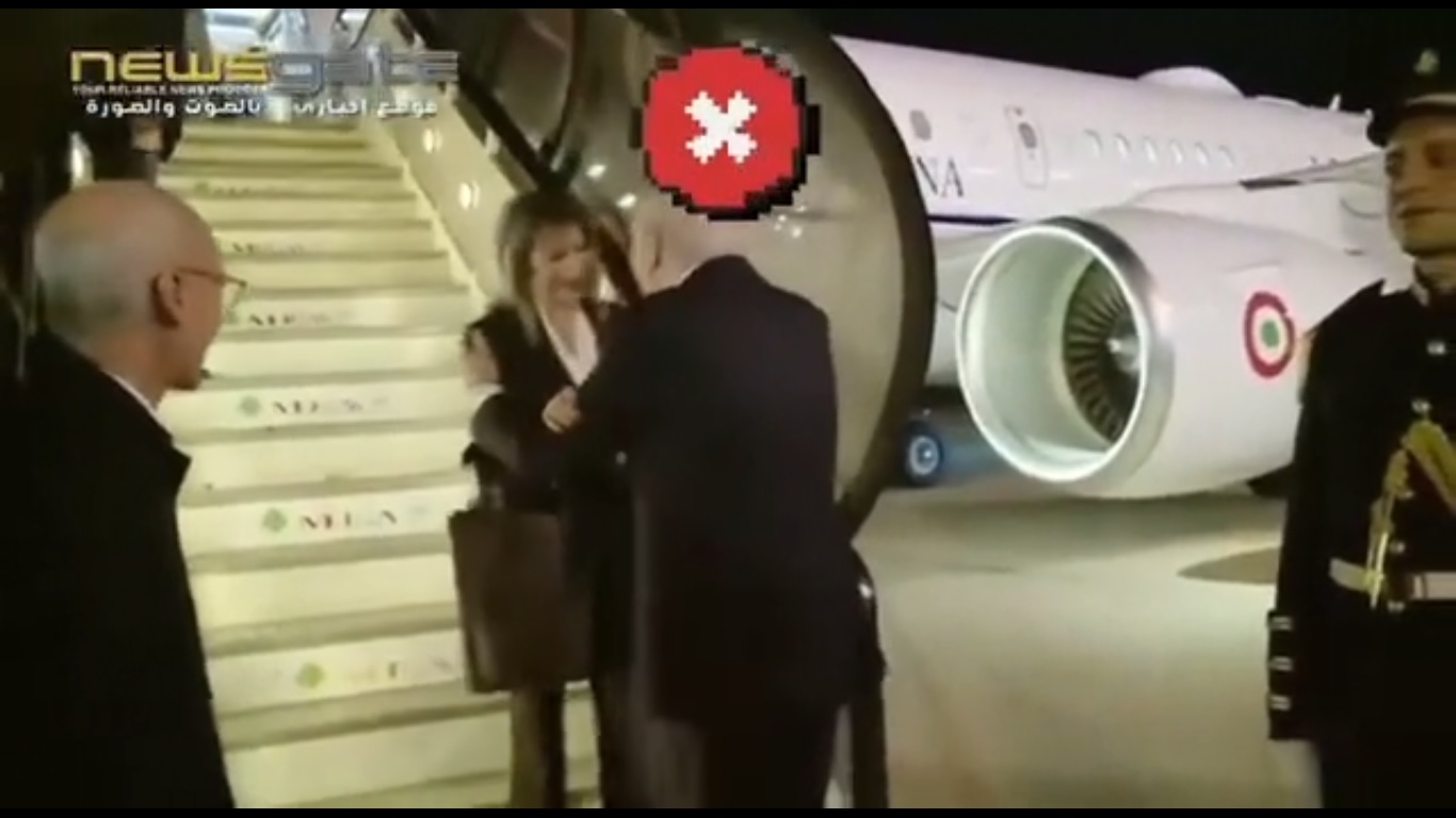 A pupat-o pe asistentă la scara avionului. Premierul libanez credea că e Meloni