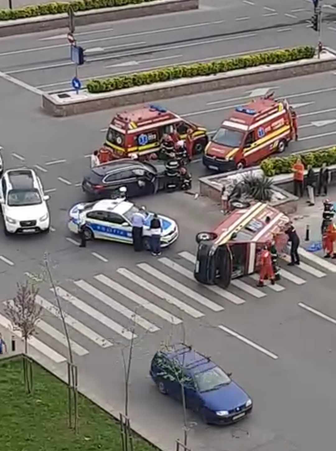 Ambulanță SMURD implicată într-un accident în Capitală
