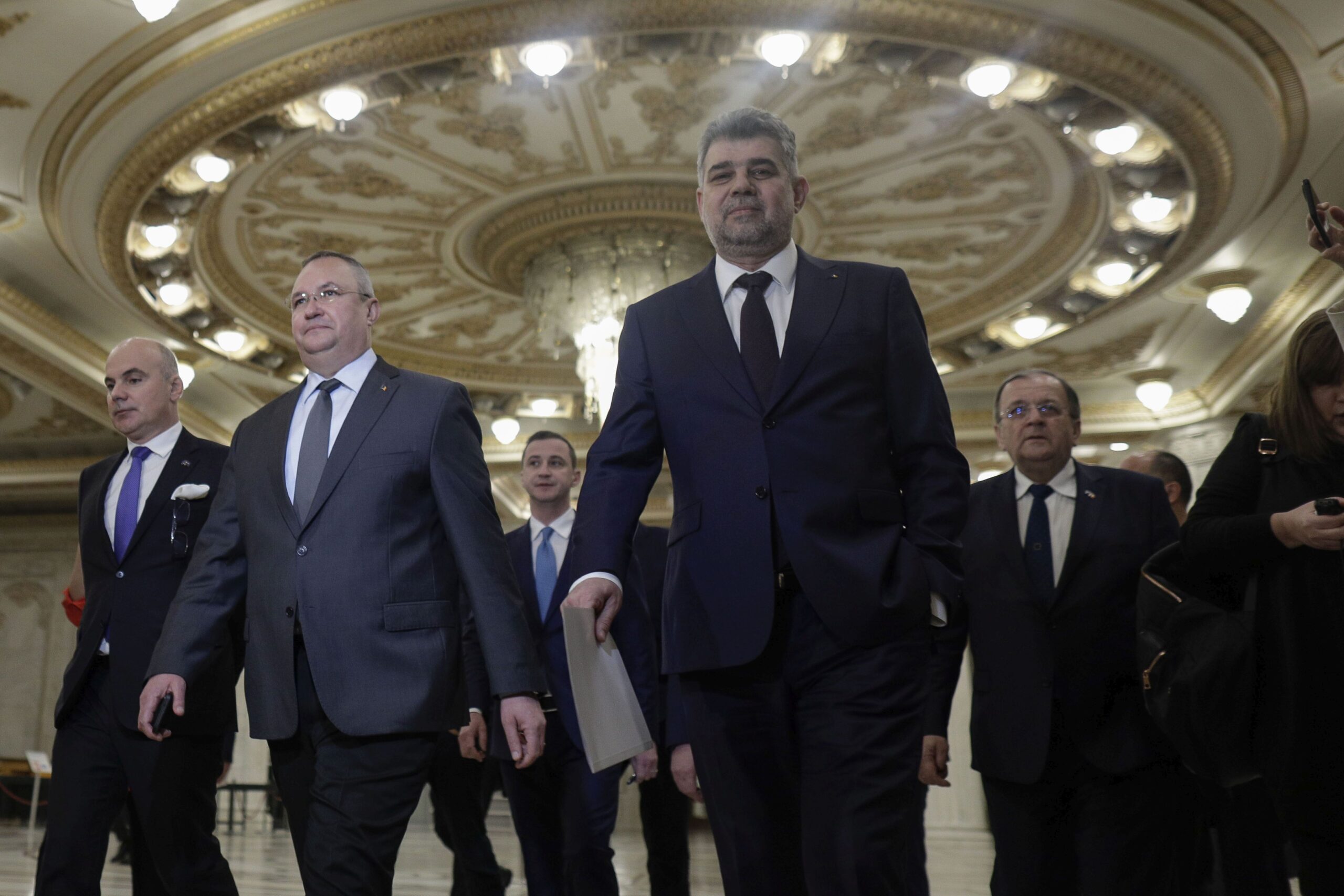 Mințiți-ne frumos, din nou, vă rugăm!