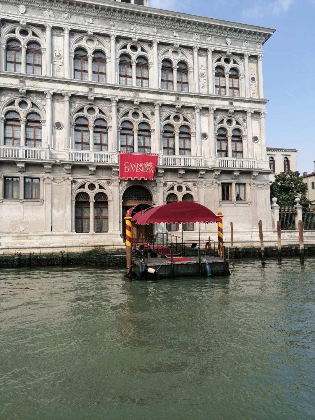 Azi către miezul zilei