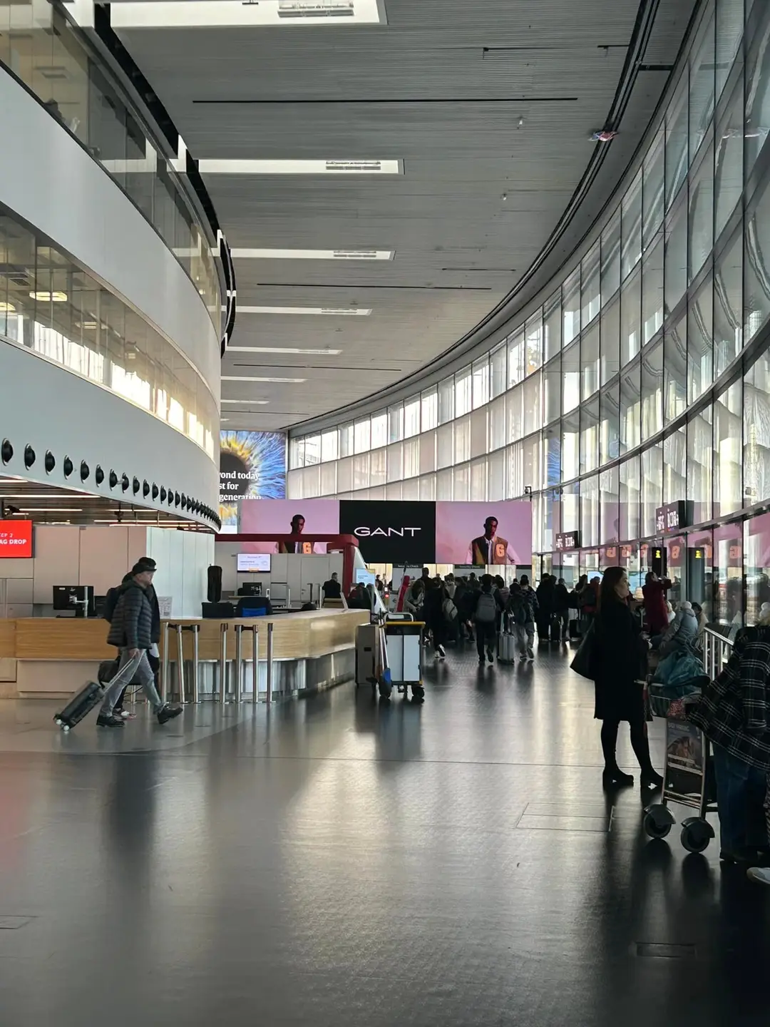 Europarlamentar român zice că a fost verificat la Viena: „Scandalos”