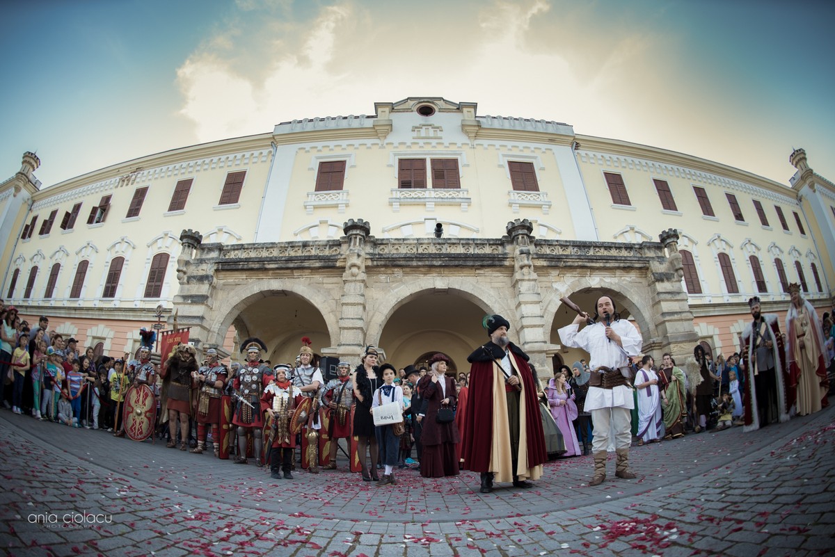 Cine mai trece pragul Muzeului Naţional al Unirii?