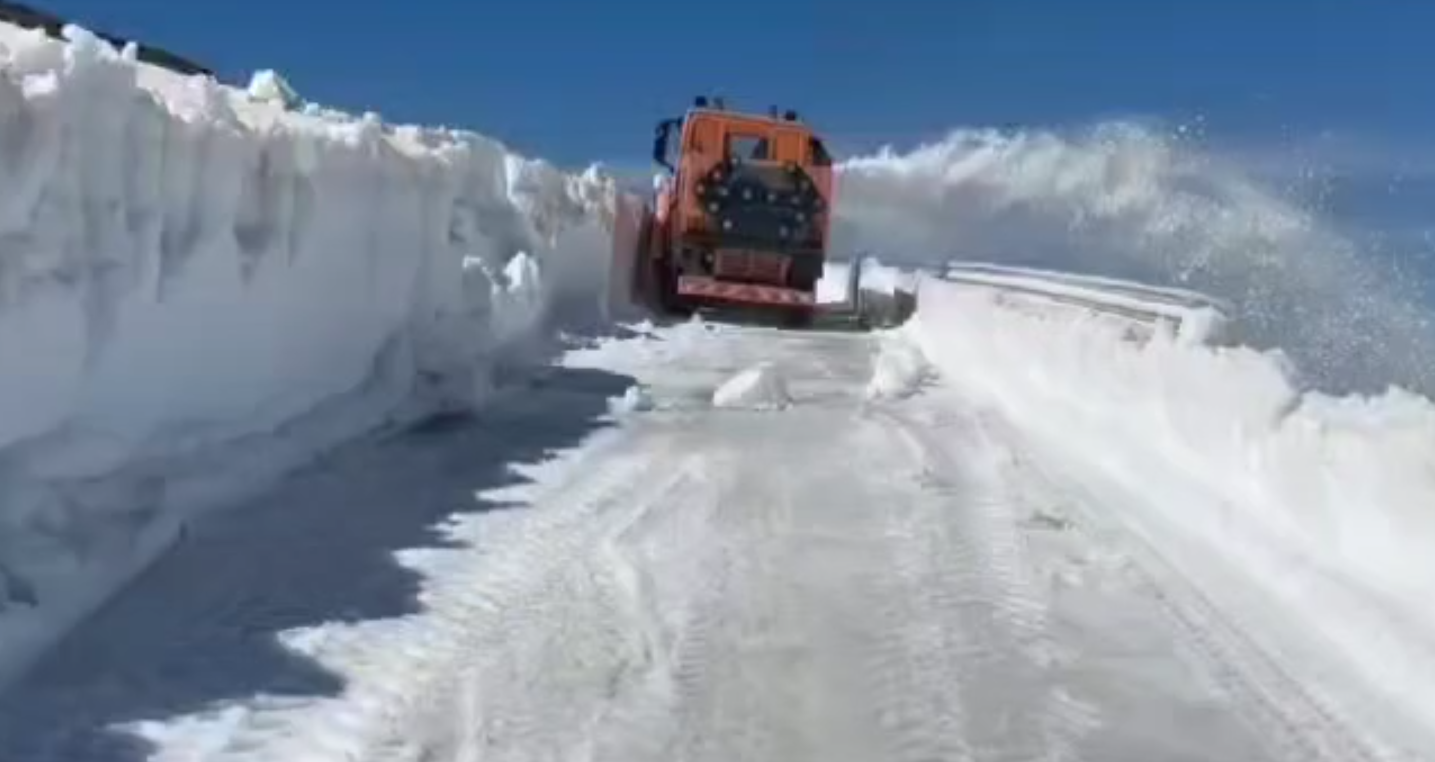 Trafic oprit pe mai multe drumuri din țară din cauza ninsorilor