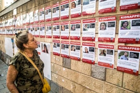 Disperare în familiile ostaticilor: Au trecut 300 de zile