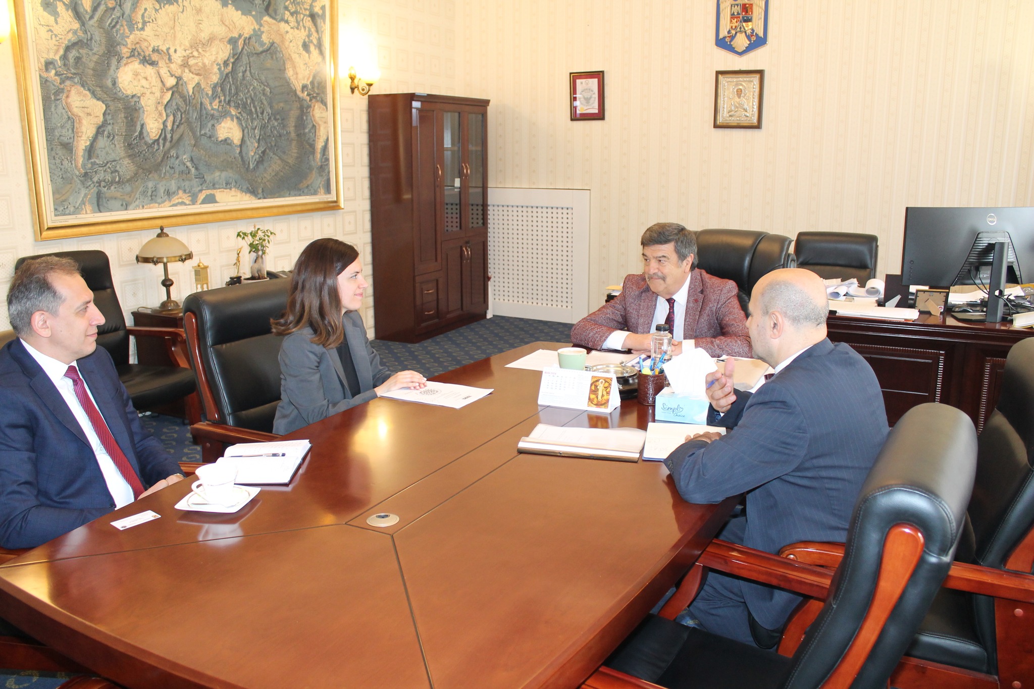 Greblă nu măsoară afișele cu șublerul