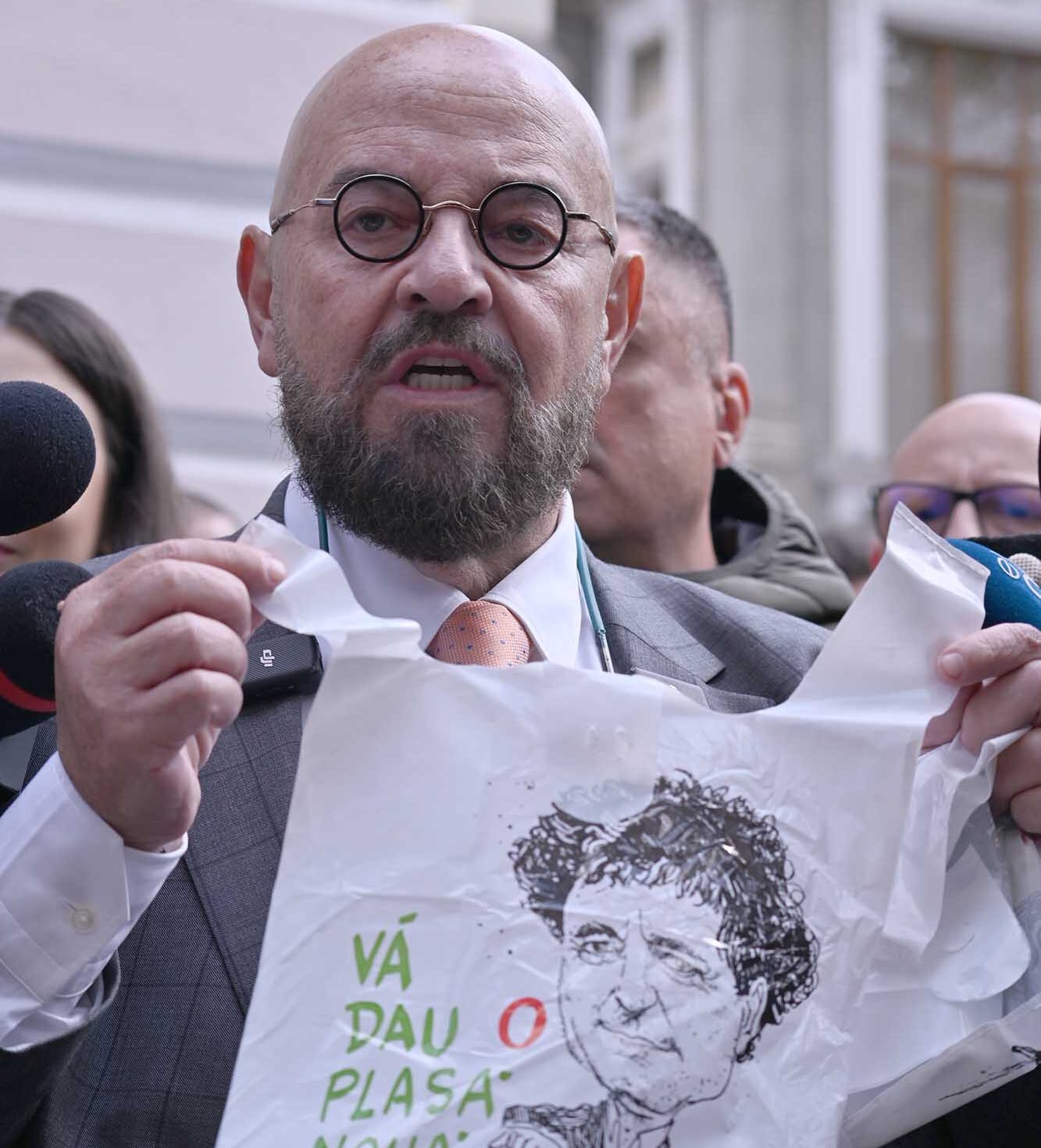 Piedone către Nicușor: Leneșule! Mincinosule!