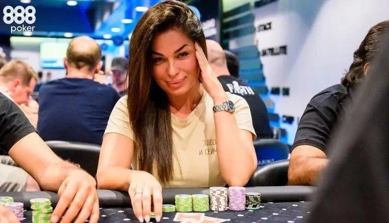 Cum să-ți înveți prietena sau soția să joace poker