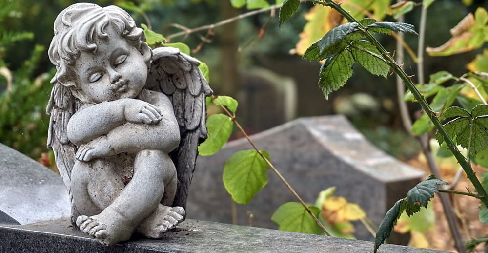 10 sfaturi utile pentru întreținerea monumentelor funerare