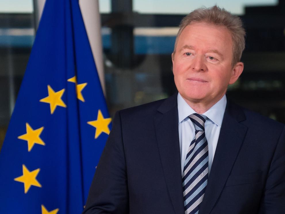 Comisarul european pentru agricultură vine în România