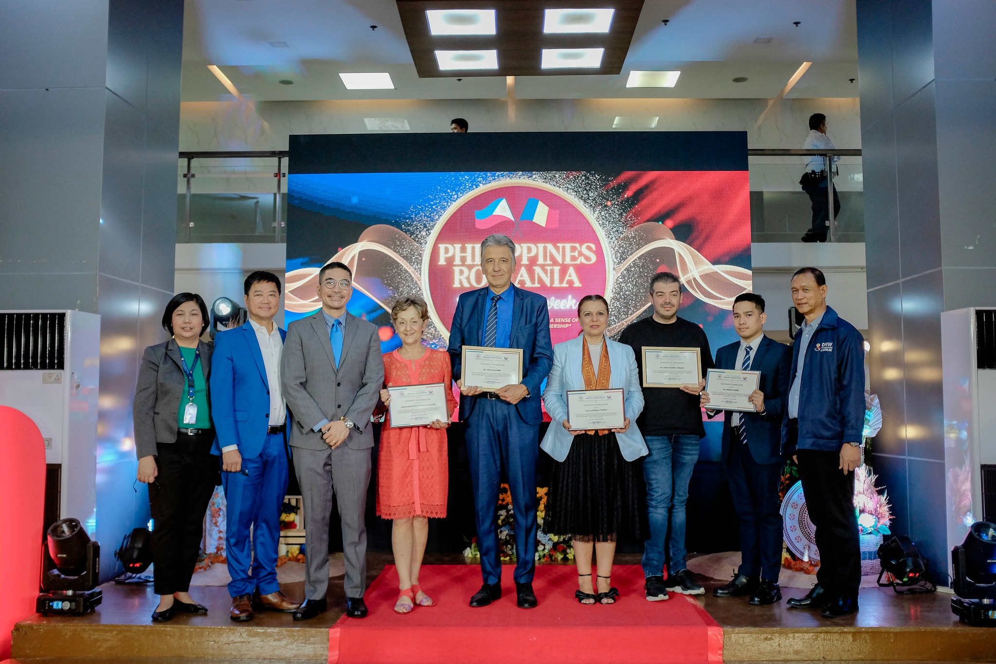 Numărul de filipinezi așteptați în România crește cu 50%