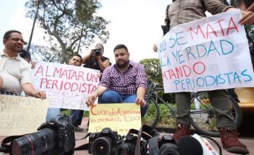 (VIDEO)Manifestaţie a jurnaliştilor după asasinarea unui coleg