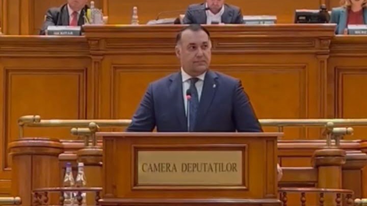 Circ la microfon în Camera Deputaților
