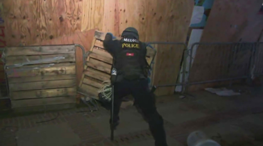 La Universitatea California, Poliţia a demontat tabăra pro-palestiniană