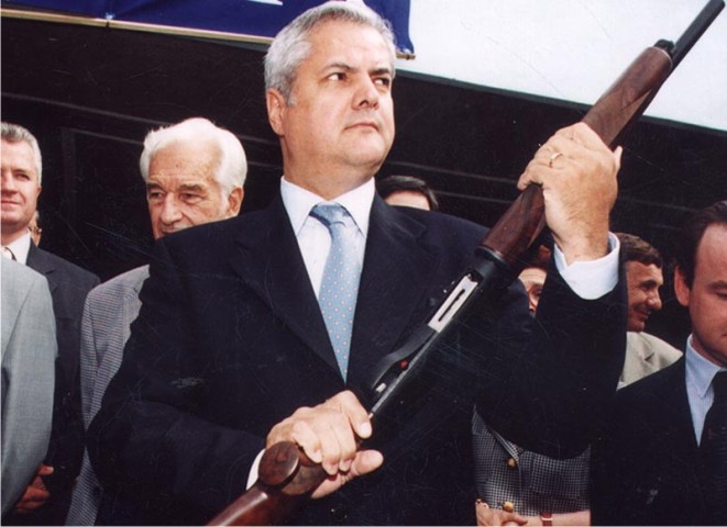 Vin urșii la vânător! Năstase s-a trezit cu ei în bătătură