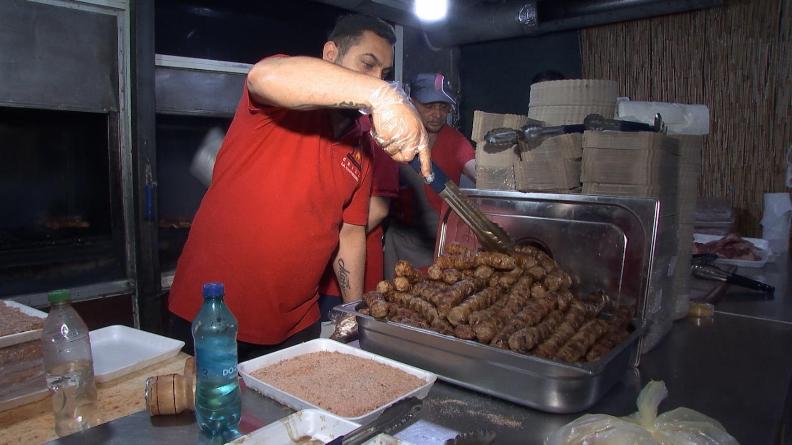 A cerut o porție ”mai mare” de mici. Și cât să fie?