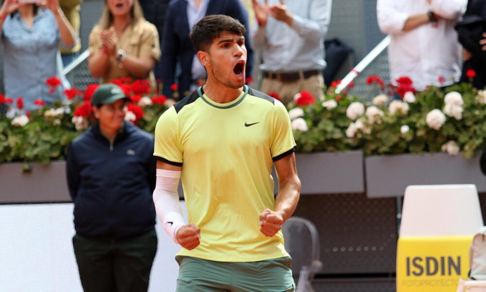 Alcaraz l-a învins pe Tsitsipas!