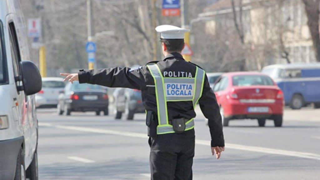 Polițiștii locali ies în stradă