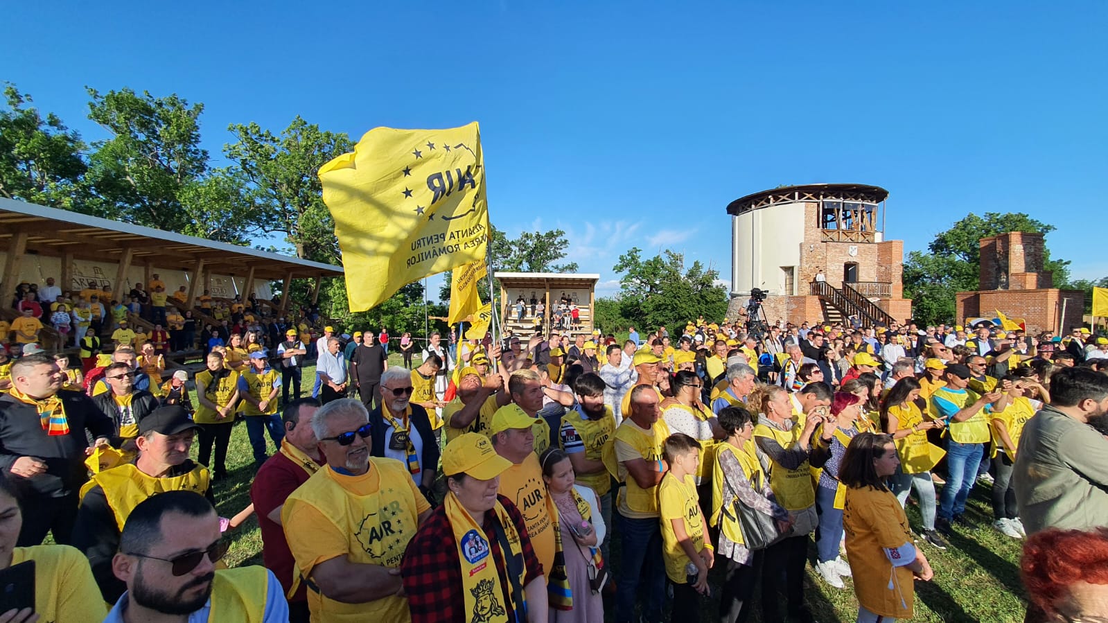 Campanie contondentă: „O creatură hidoasă, UDMR”