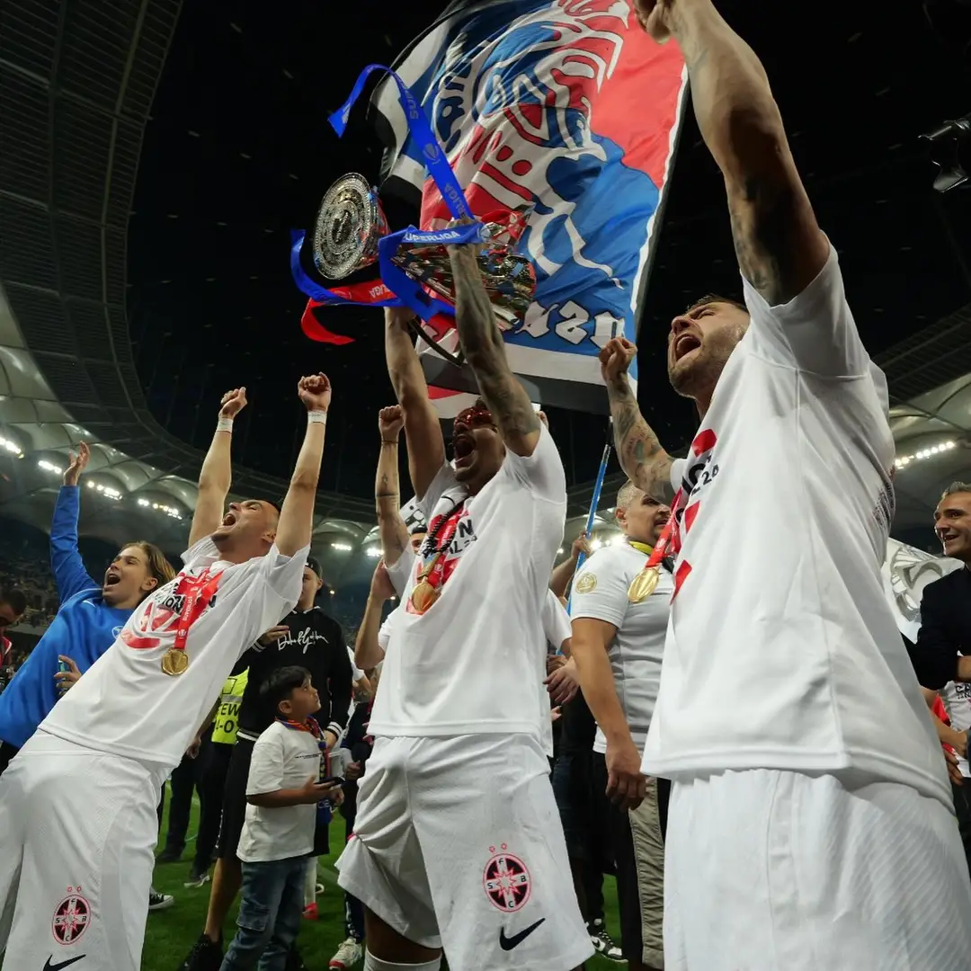 FCSB a primit trofeul de campioană
