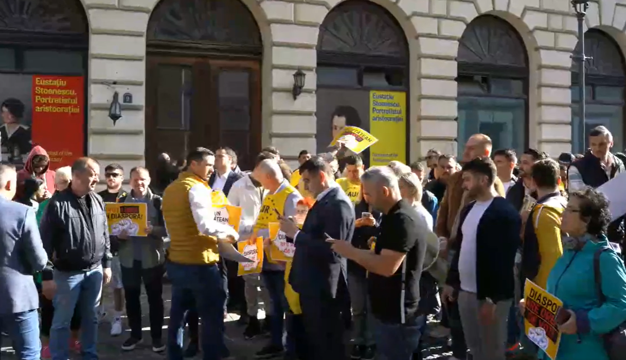 Protest AUR în fața AEP