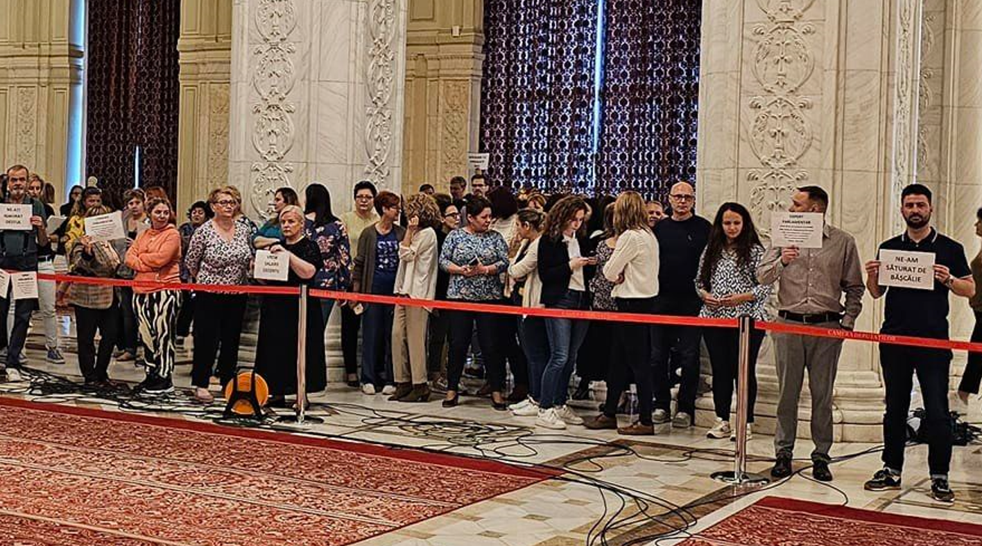Protest în Parlament: Ne-am săturat de băşcălie
