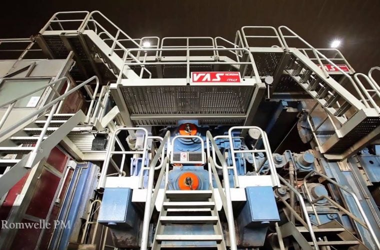 Combinatul de pe vremea lui Ceauşescu care trage de unul singur