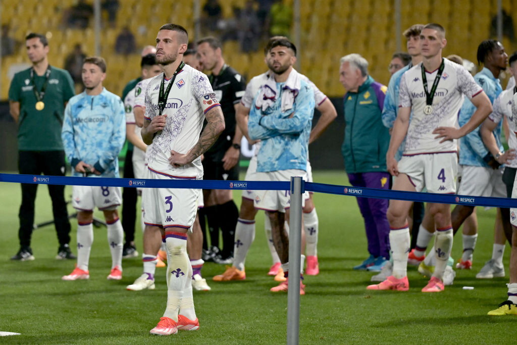 Au aruncat cu scaune în propriii jucători