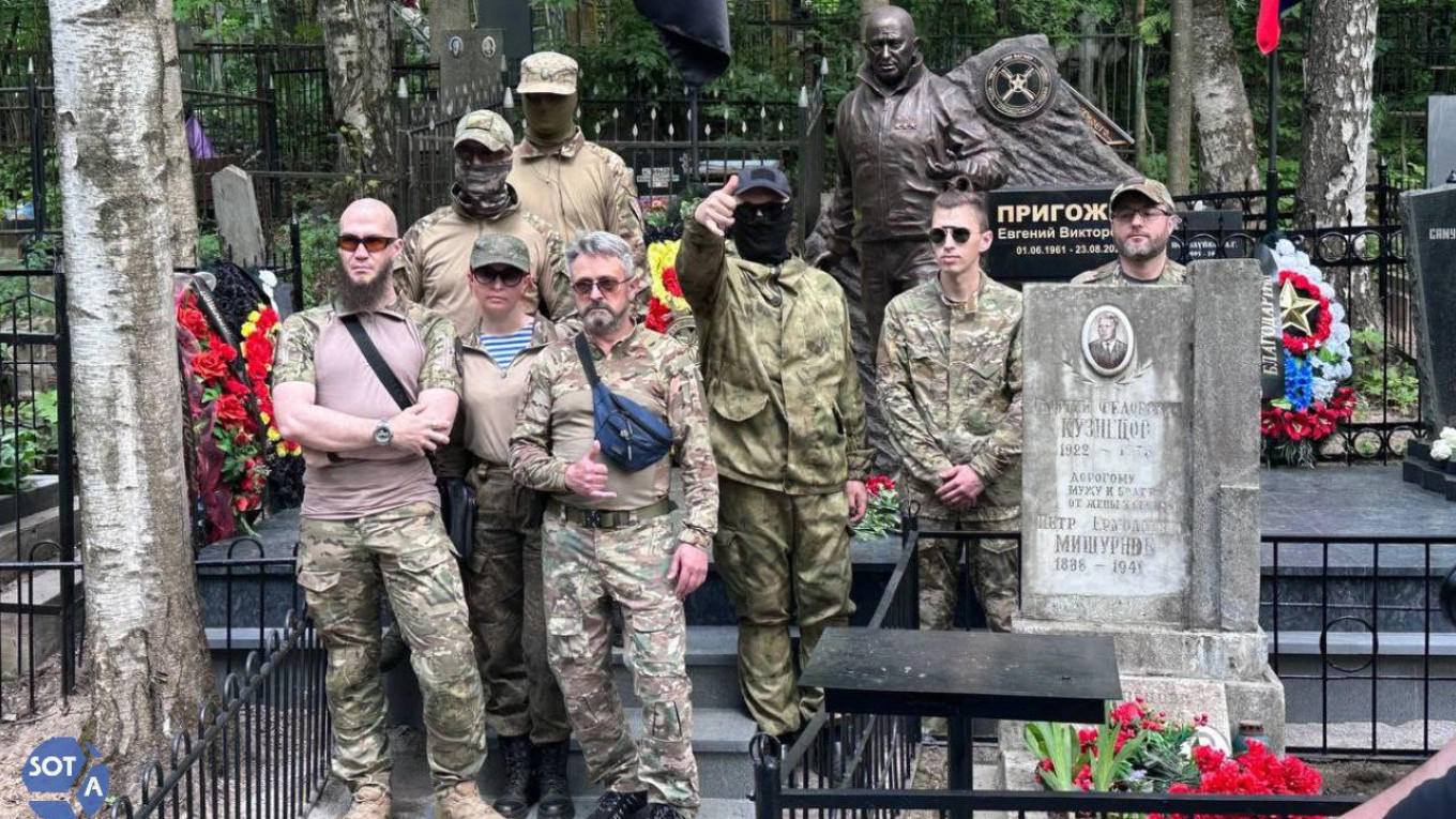 Foștii camarazi ai lui Prigojin i-au făcut statuie