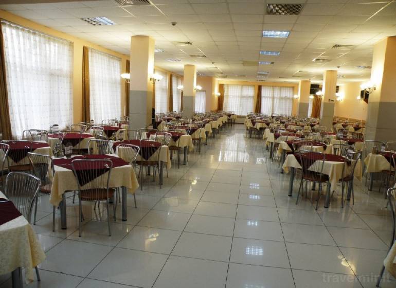 Tavanul unui restaurant s-a prăbușit