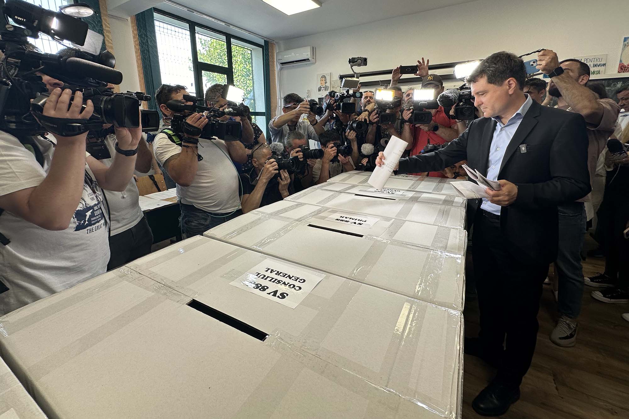 Referendumurile lui Nicușor Dan. Care-i planul