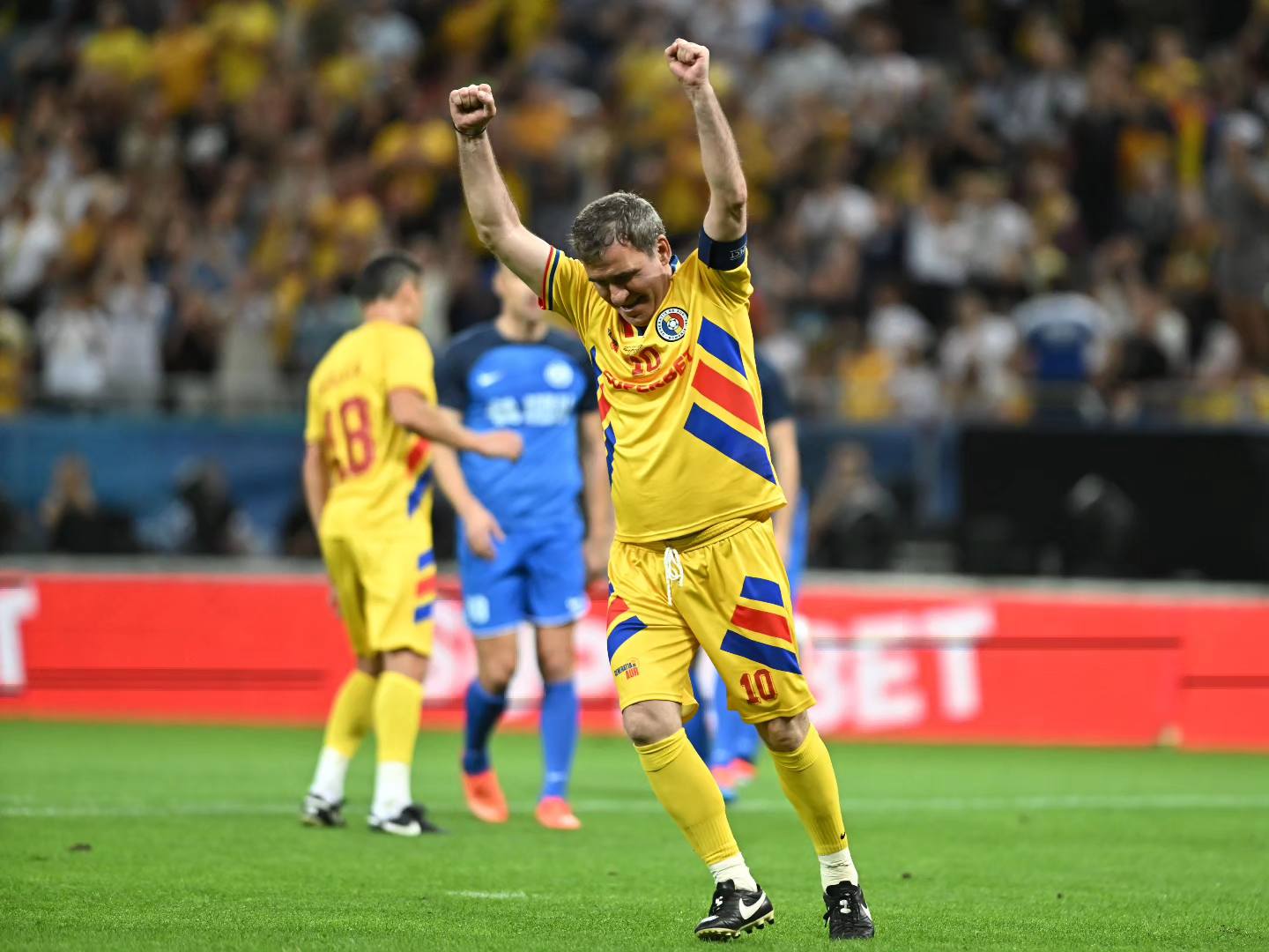 Gică Hagi, luat în balon de presa belgiană  