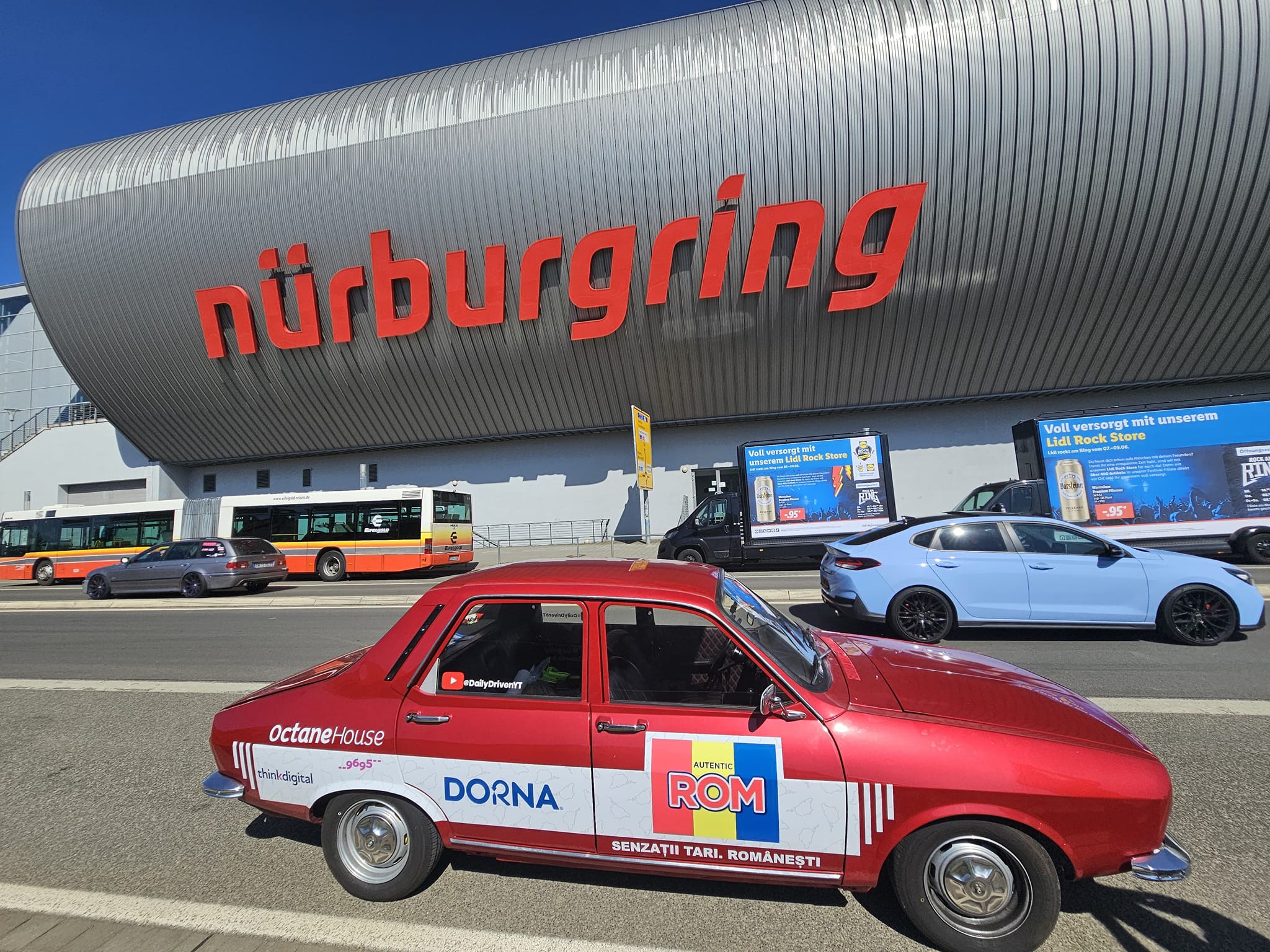 Cu Dacia 1300 pe circuitul F1 de la Nürburgring
