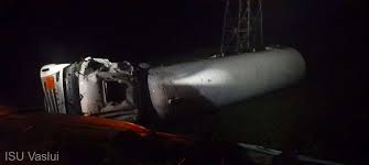 21 de tone de GPL! Autocisternă răsturnată, șoferul evacuat