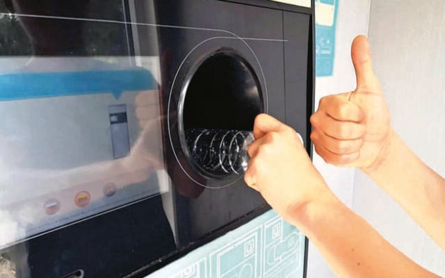 Hora reciclării de tip Returo sau hora șmecheriei?