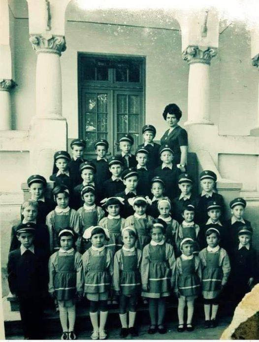 Nostalgia după comunism. „Ce frumoasă era uniforma!”