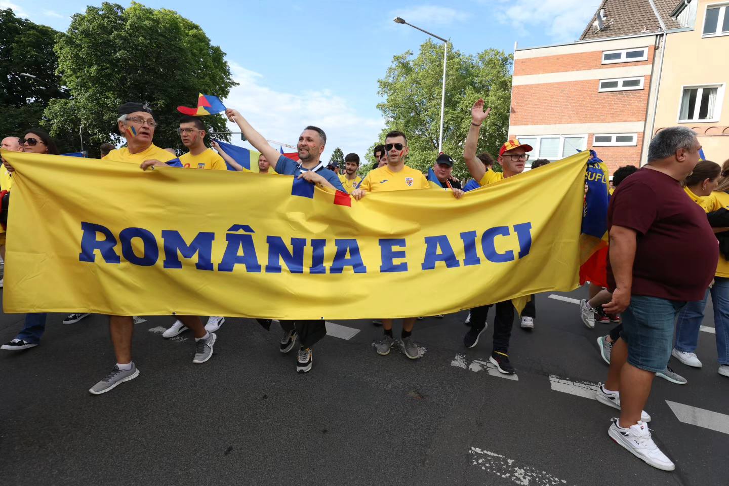 Noi imagini superbe cu fanii români înainte de meci