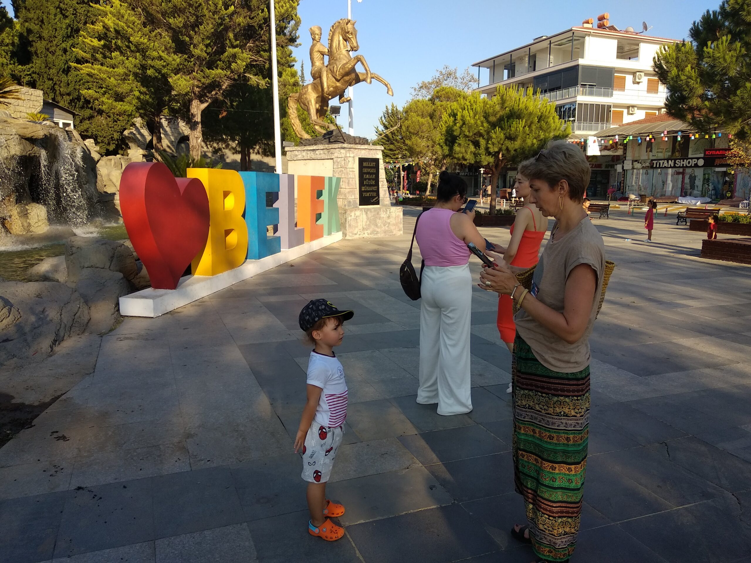 Turcia: Creșteri de prețuri la combustibili și alimente