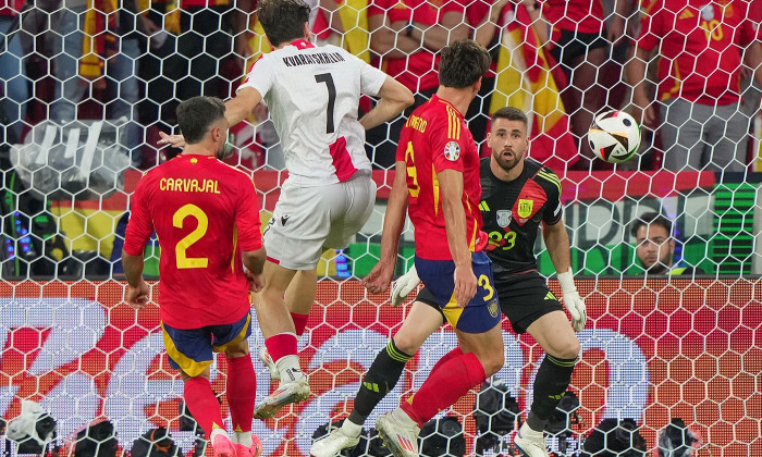 Spania s-a calificat în sferturi