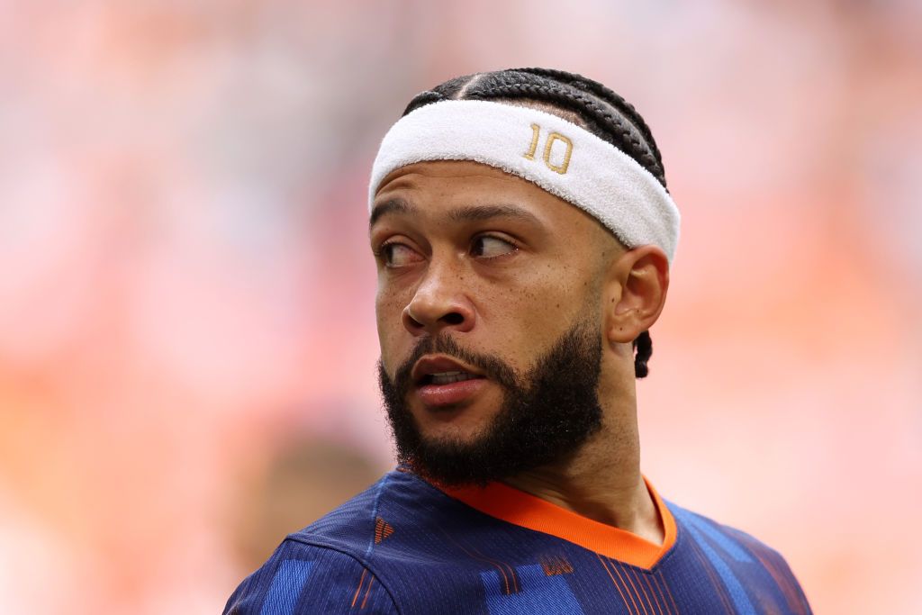 3 în 1: Fotbalist, cântăreț de succes și șomer de lux