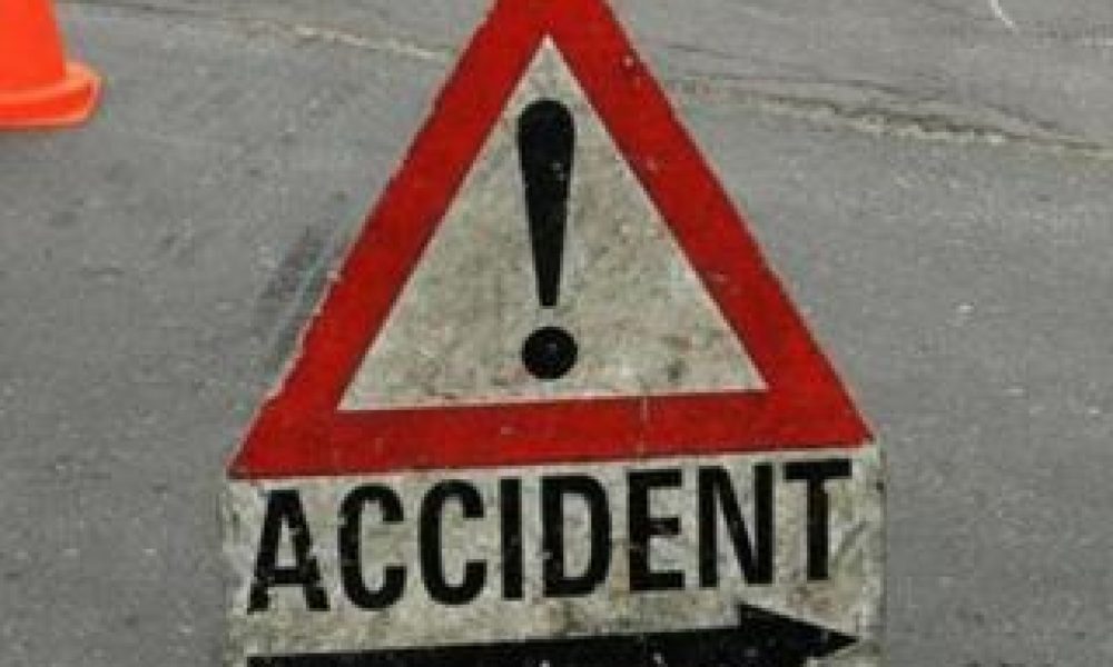 Pompieri răniți într-un accident pe Drumul Expres 12