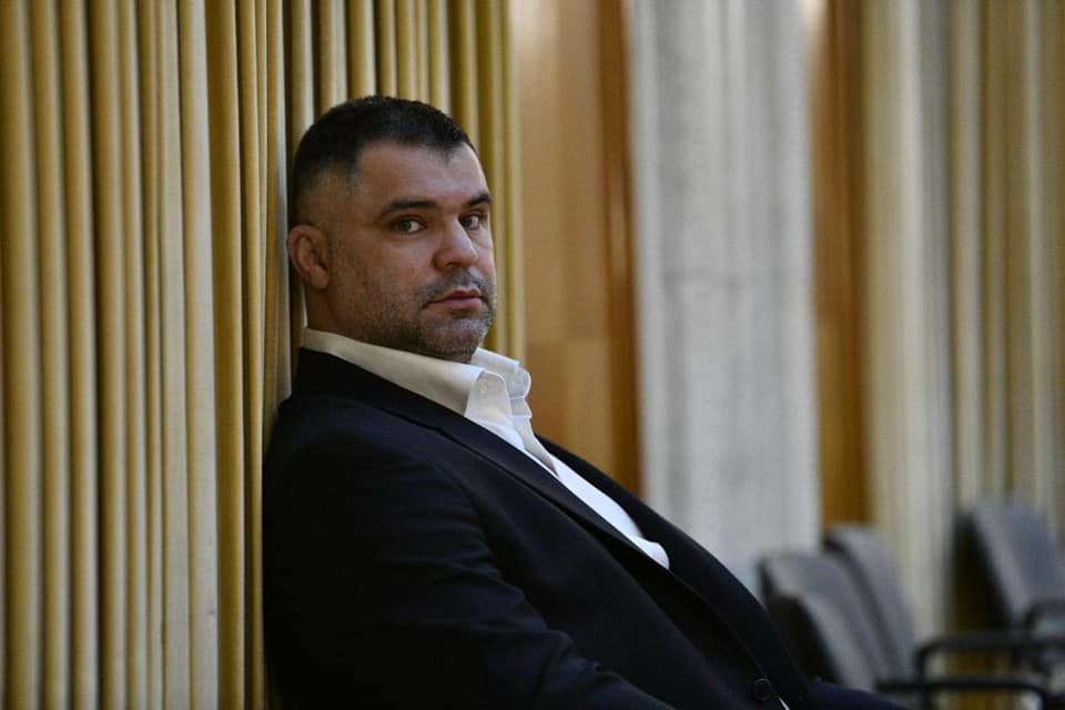 Daniel Ghiță dă Federația de Kempo și pe Elisabeta Lipă pe mâna DNA