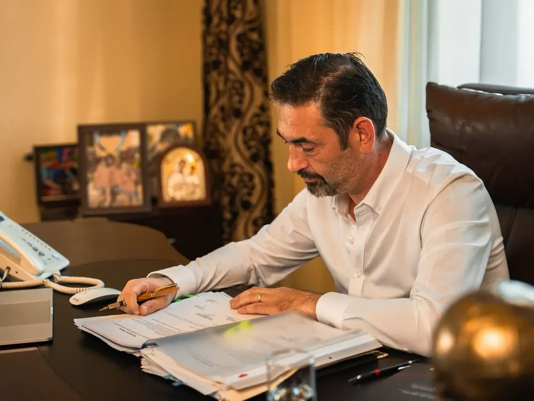 Luptă politică încheiată cu demisii